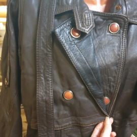 Плащ кожаный с ремнем "Leather. Pak Antilop", размер s, длина 115 см, полуобхват 60 см. Винтаж.. Картинка 5